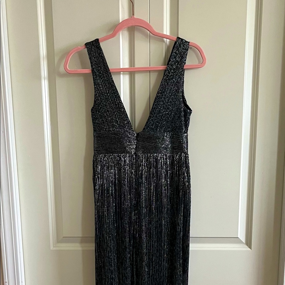Deep v-Neck Sleeveless Pleated Fabric Maxi Dress
Length 54”